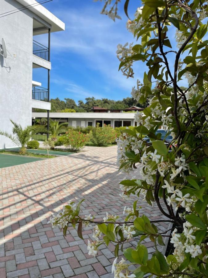 Hotel Mandarin Пицунда Екстериор снимка